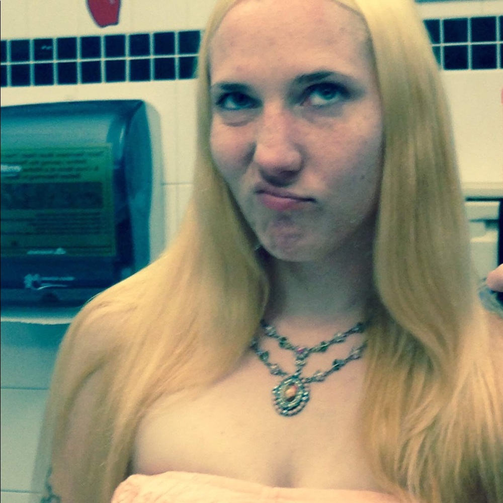 Meet your Posher, Angela